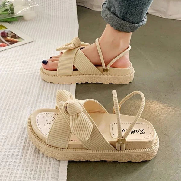 Sommerflipflop-sandaler med sommerknude