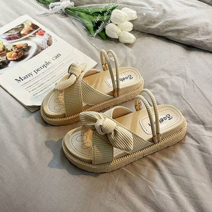 Sommerflipflop-sandaler med sommerknude